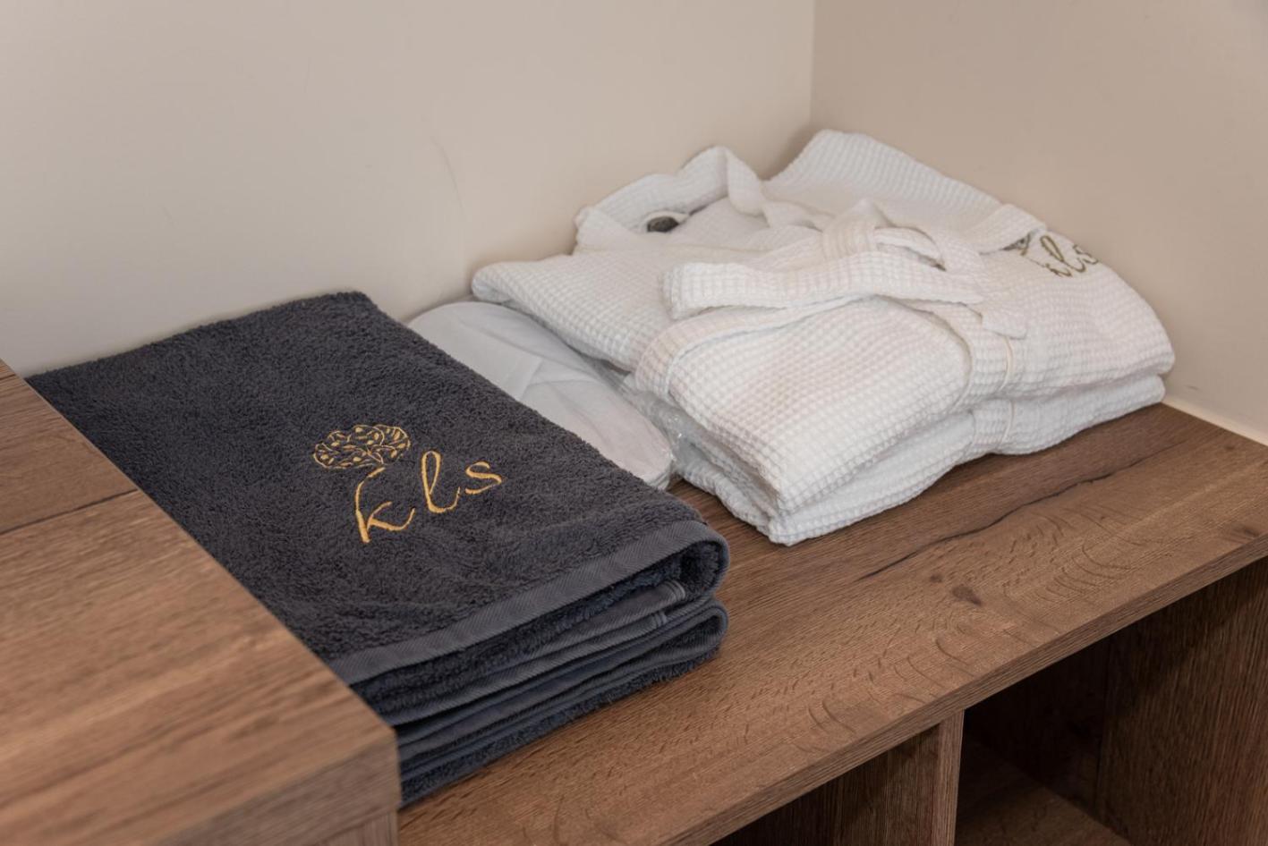 Kaiser Luxury Suites Achilleion Экстерьер фото